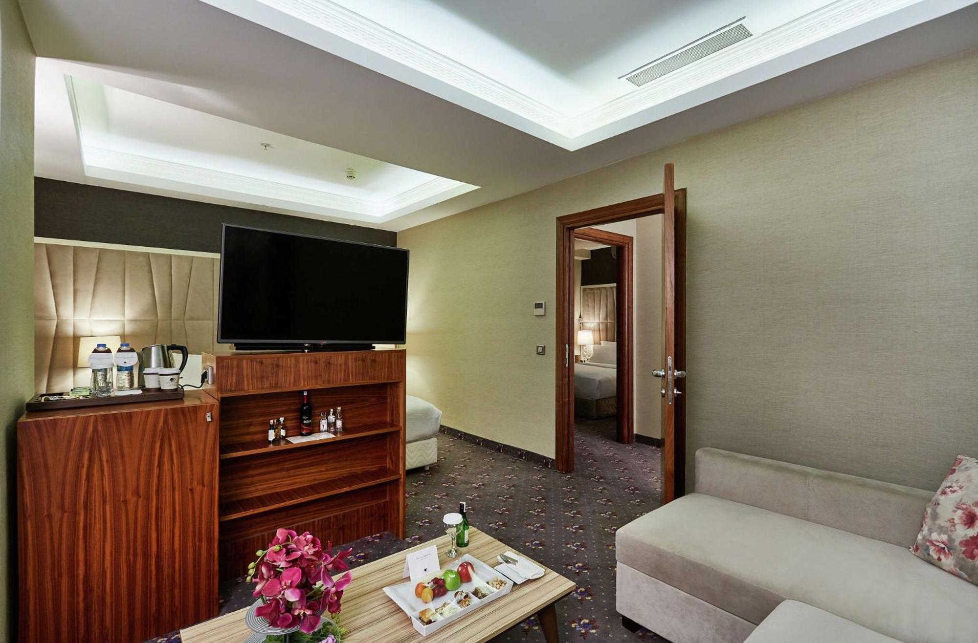 Hotel Doubletree By Hilton Izmir - Alsancak Exterior foto